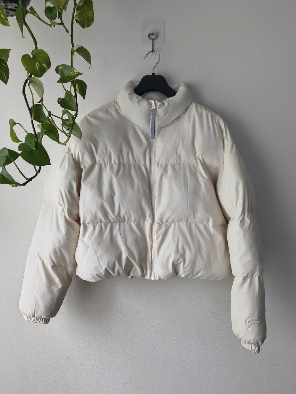 Fabletics Women's Cream Cropped Puffer Jacket Full Zip Stand Collar Size Medium